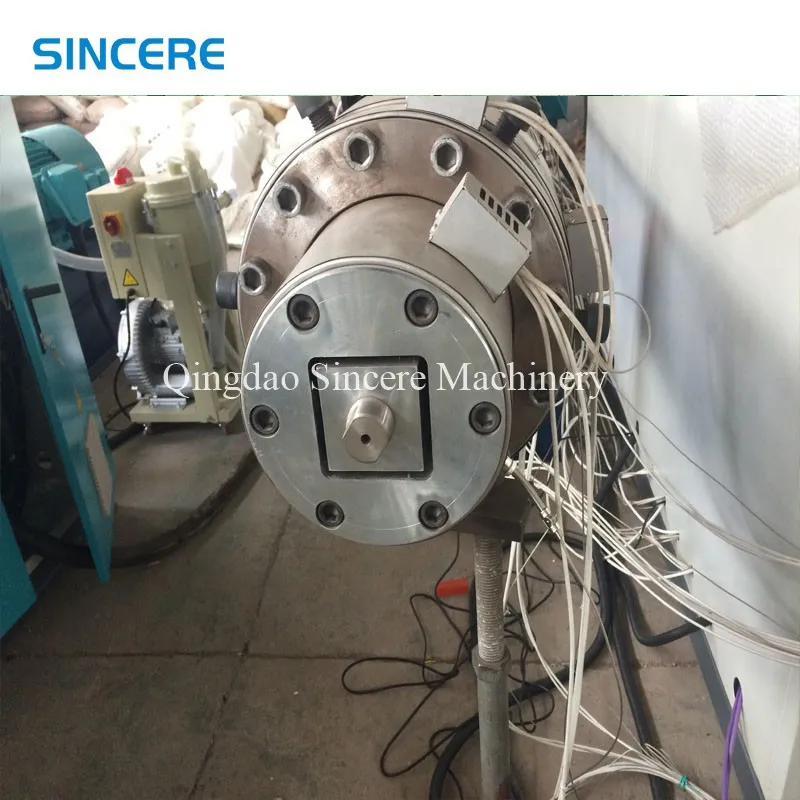 Máy sản xuất ống nhựa polyethylen củng cố PVC 1